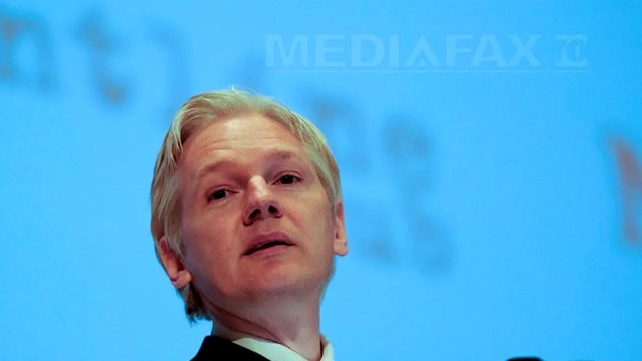 Assange, prima apariţie publică după 60 de zile în ambasada Ecuadorului. Fondatorul WikiLeaks le cere SUA să înceteze 