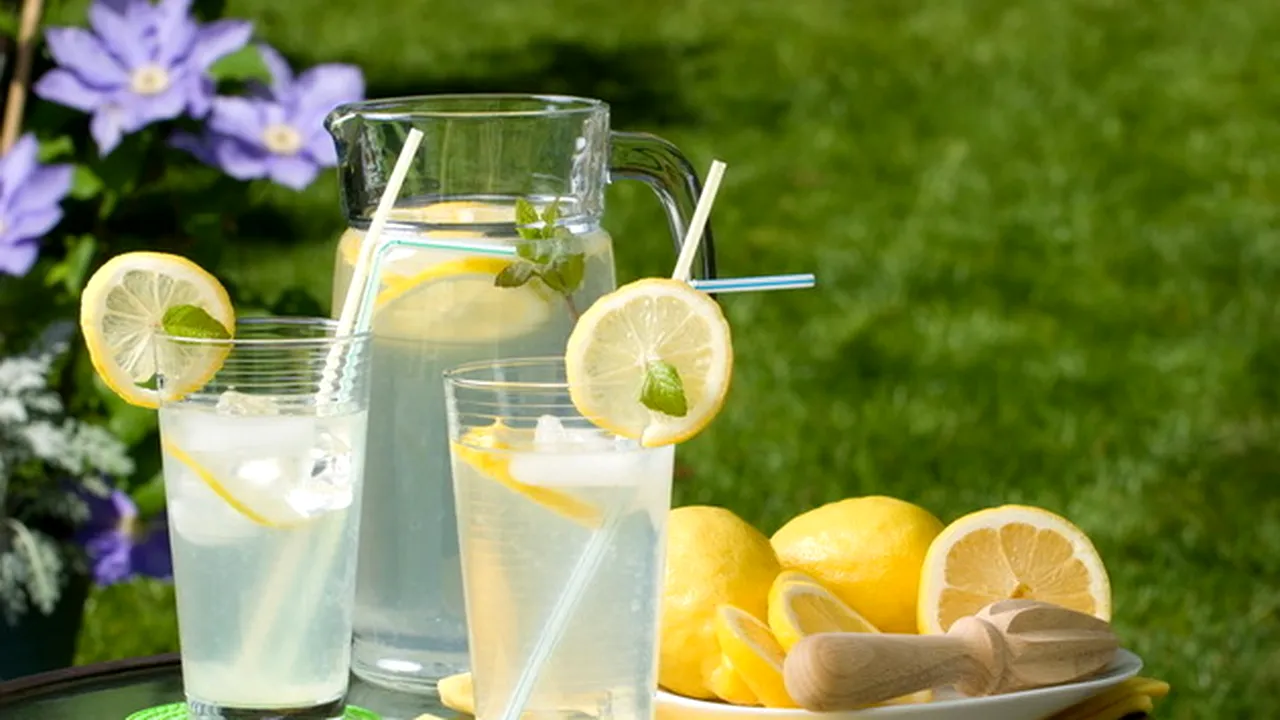 Băuturile cu lămâie, cocktail de bacterii? Aproape trei sferturi dintre lămâile din restaurante sunt contaminate