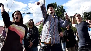 Kievul respinge cererea protestatarilor de a întrerupe relaţiile diplomatice cu Moscova