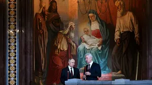 Putin a participat la slujba de Paşte oficiată de Patriarhul Kirill, un susţinător al liderului rus