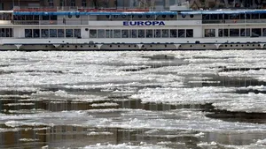 Autoritatea Navală Română restricţionează traficul naval din cauza acumulărilor de gheaţă