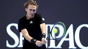 Antrenament în carantină. Un jucător de tenis şi-a făcut singur rău lovind mingea de peretele camerei de hotel