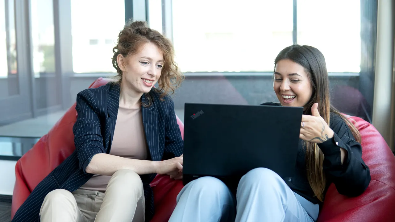 Cum îşi pot atrage şi păstra companiile de IT angajaţii tineri