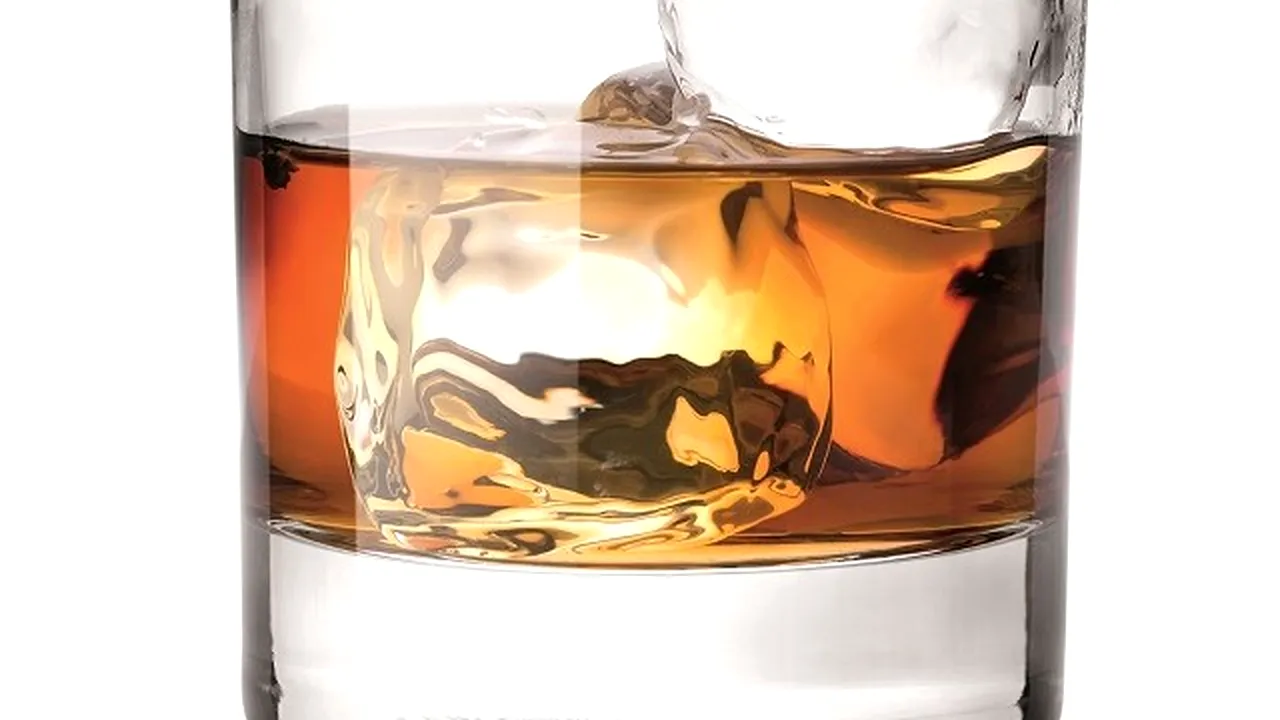 Analiză ZF. Un român bea, în medie, 11 litri de alcool pur pe an / Cum a evoluat consumul de băuturi alcoolice în ultimii 50 de ani