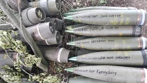 Strângerea de fonduri a armatei ucrainene provoacă nedumerire: Scrie-ţi numele pe rachete şi pedepseşte-i pe ruşi!

