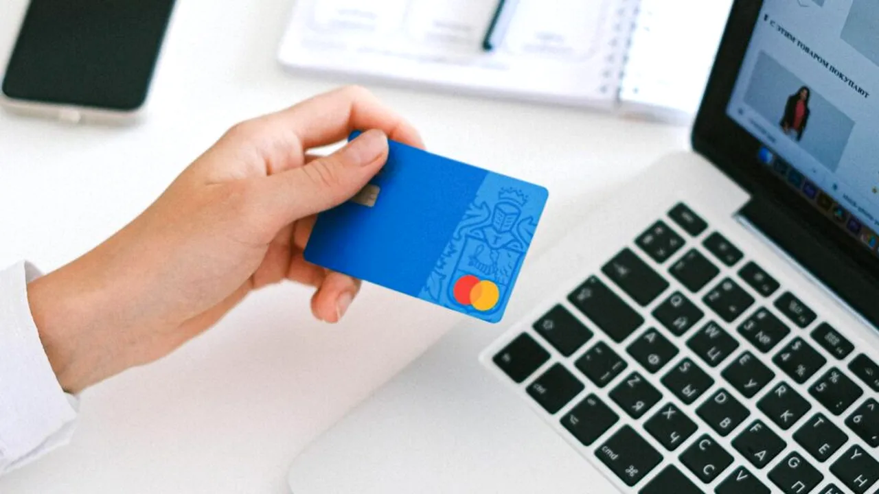 Unul din doi părinți cumpără rechizite online. Cheltuielile au crescut la 500 de lei per achiziție