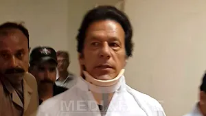 Politicianul pakistanez care a căzut de la tribună în timpul unui miting a fost externat