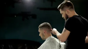 VIRAL Experienţe unice...la frizerie. Tu ai avea curajul să încerci aşa ceva?