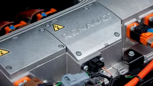 Bateriile descărcate ale maşinilor electrice ar putea fi schimbate cu unele încărcate pentru a reduce timpii de aşteptare. Renault testează tehnologia pentru maşinile sale