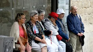 Franța înregistrează un nivel record al angajării persoanelor de peste 60 de ani, după reforma pensiilor