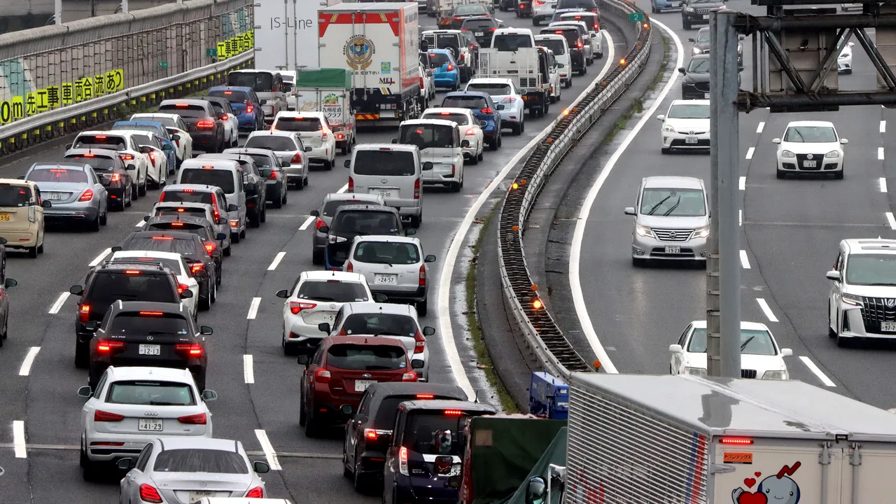 Japonia intenţionează să interzică vânzările de automobile noi pe benzină până la jumătatea anului 2030