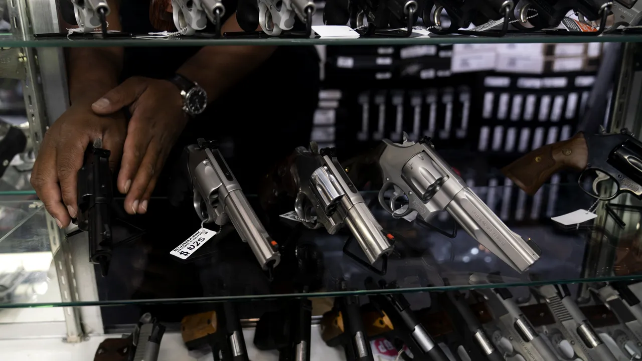 Adevărat arsenal de război. Autorităţile din Statele Unite au confiscat un număr record de arme de foc pe aeroporturi în 2022