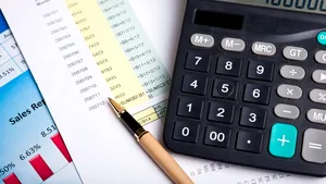 Economia Marii Britanii a suferit o scădere anuală record în 2020