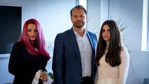 De 25 de ani iluminăm mii de afaceri, case şi destine