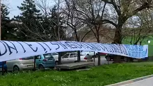 Mesaj inedit de susţinere a medicilor din partea galeriei echipei FC Universitatea Craiova | VIDEO