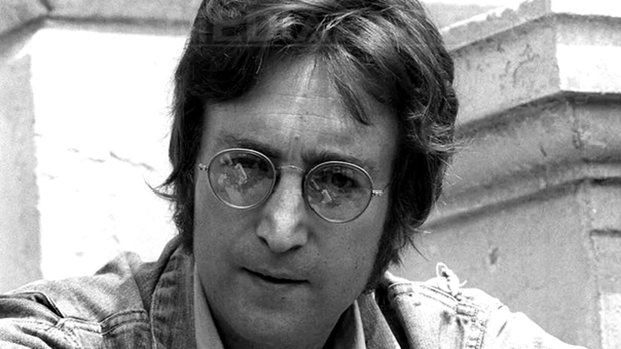 Un bilet scris de John Lennon, scos la licitaţie pentru 154.000 de dolari