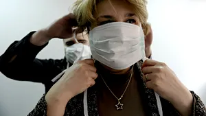 O companie de stat sprijină Crucea Roşie Română cu 1,25 milioane lei pentru achiziţia de măşti medicale 