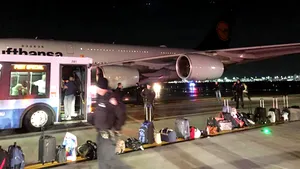 VIDEO. Un avion de pasageri german, vizat de o ameninţare cu bombă, a aterizat forţat în New York / Autorităţile nu au găsit nicio bombă