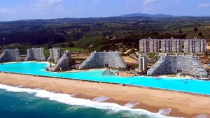 Cum arată cea mai mare piscină din lume - GALERIE FOTO