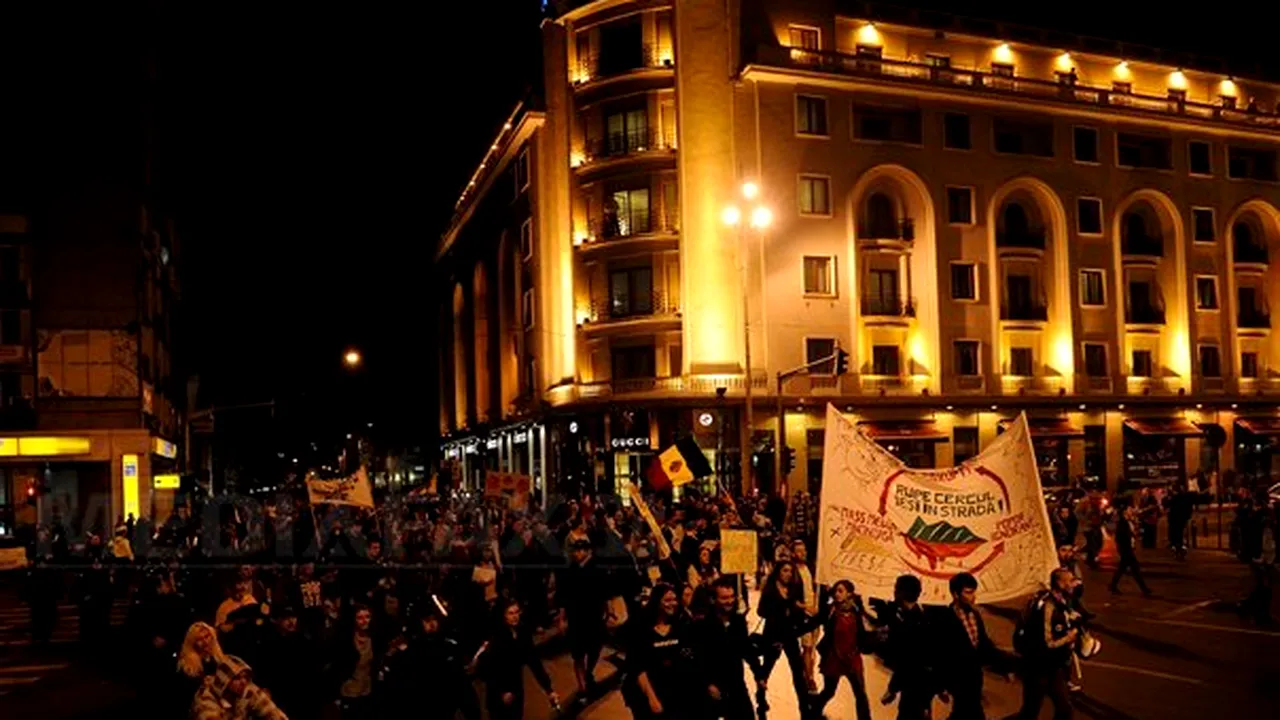 A 11-a duminică de PROTESTE în Capitală: Sute de oameni au manifestat împotriva proiectului Roşia Montană. Zeci de persoane din Pungeşti au venit la Universitate