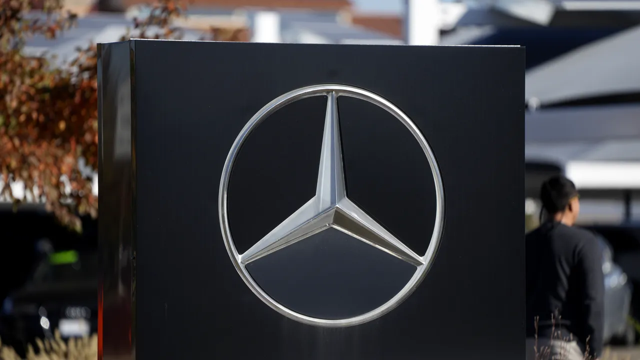 Mercedes-Benz reduce costurile şi lansează mai multe modele pe combustie internă