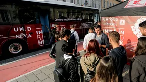 Gest UMANITAR contra bilete gratuite la Untold sau Neversea