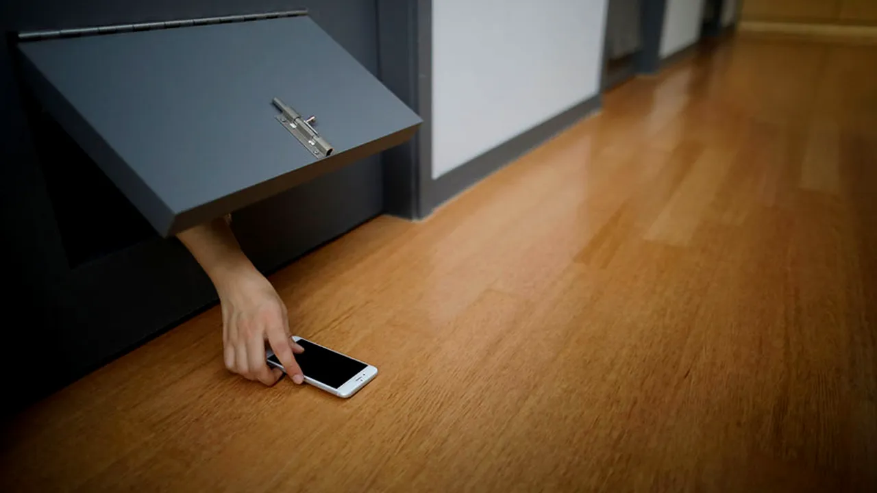 Un business neobişnuit: Puşcăria falsă în care oamenii merg pentru a scăpa de închisoarea care este viaţa de zi cu zi | VIDEO
