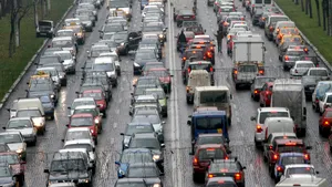 Cum să evitaţi aglomeraţia de Paşte. Ce rute ocolitoare recomandă Poliţia Rutieră