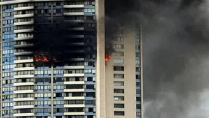 Sute de locuitori ai unor clădiri de apartamente din Londra ar putea fi evacuaţi: există posibilitatea unor scurgeri de gaze care ar duce la prăbuşirea blocurilor