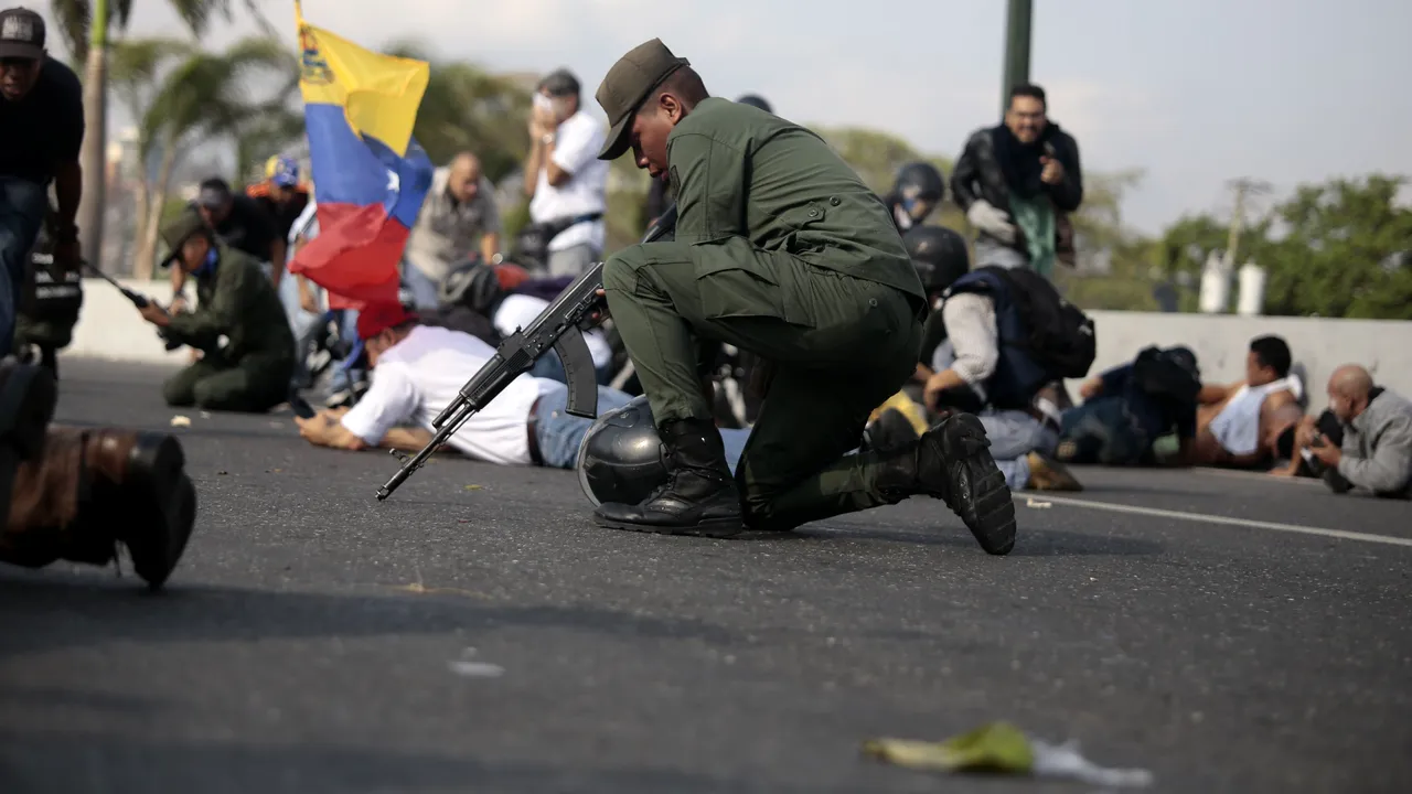 MONITORUL APĂRĂRII | Criza din Venezuela: Juan Guaido ameninţă că ar putea cere intervenţia MILITARĂ a Statelor Unite pentru înlăturarea regimului Nicolas Maduro