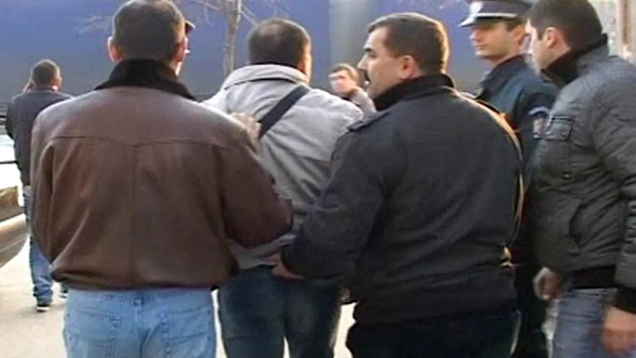 Operator TV lovit de un bărbat, lângă o secţie de votare din Drobeta Turnu Severin
