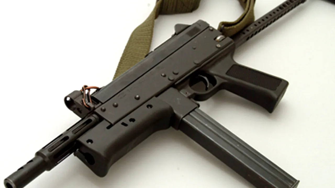 Răzbunare în stil mafiot la Feteşti: Atac cu pistol mitralieră şi carabină pe o stradă din oraş