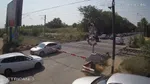 Șoferi surprinși între bariere la Petricani, după ce au forțat trecerea. Avertismentul CFR