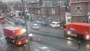 EXPLOZIE la Haga/ Faţada unei clădiri s-a prăbuşit | VIDEO