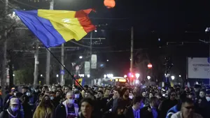 Prezenţă scăzută la protestele de miercuri. Sute de români s-au strâns în marile oraşe
