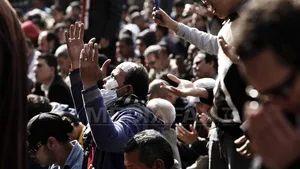 PROTESTE ÎN EGIPT: Bilanţul este de cel puţin cinci morţi şi 370 de răniţi