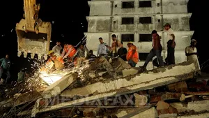 Cel puţin 13 morţi şi 23 de răniţi în urma prăbuşirii unei clădiri în Cambodgia