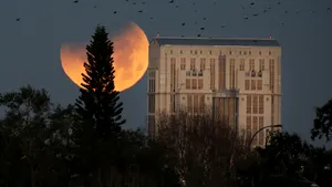 Un videoclip fals cu ''superluna'' transmis pe Facebook a fost vizionat de peste 16 milioane de ori