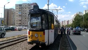 Două tramvaie S-AU CIOCNIT la Arad: O pasageră şi un vatman au fost răniţi - FOTO