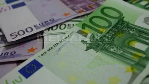 Fost demnitar comunist, vizat de ancheta privind fraudele bancare de 85 milioane de euro - surse