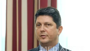 Corlăţean către ziarişti: Întrebaţi Preşedinţia de ce nu sunt în delegaţia de la Vilnius