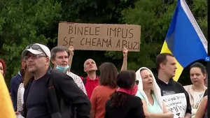 VIDEO | Protestul din Piaţa Victoriei. Aproape 200 de persoane s-au adunat în prima zi de relaxare a restricţiilor: jandarmii au intervenit şi două persoane au fost reţinute / Reacţia lui Raed Arafat
