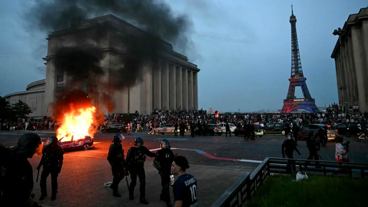 Violențe în centrul Parisului după victoria PSG din finala Ligii Campionilor. Poliția a făcut sute de arestări