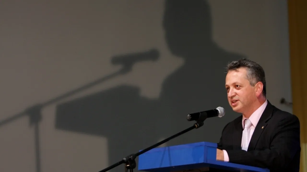 Fenechiu: Băsescu s-a scăpat că interesul său e ca Blaga să rămână la MAI