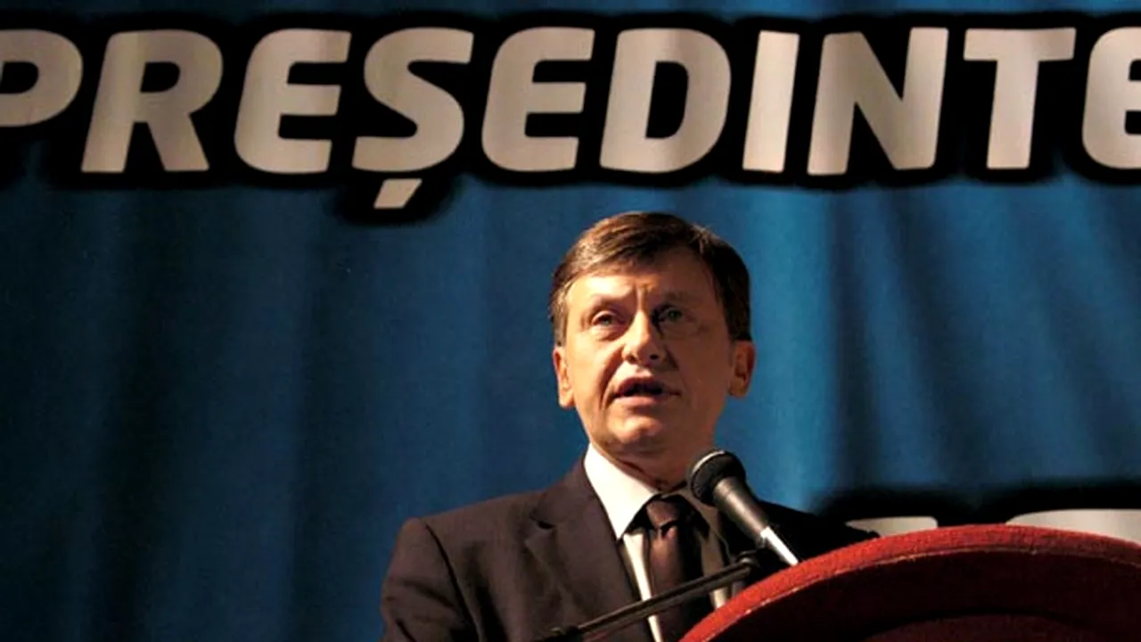 Antonescu îi provoacă pe Băsescu şi pe Geoană la dezbateri televizate, faţă în faţă