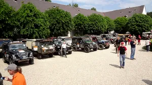 Aproape 100 de maşini de teren ajung luni în România pentru a se întrece la SuperKarpata