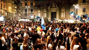 Distanţare socială ZERO pe străzile din Napoli, după ce echipa a câştigat Cupa Italiei