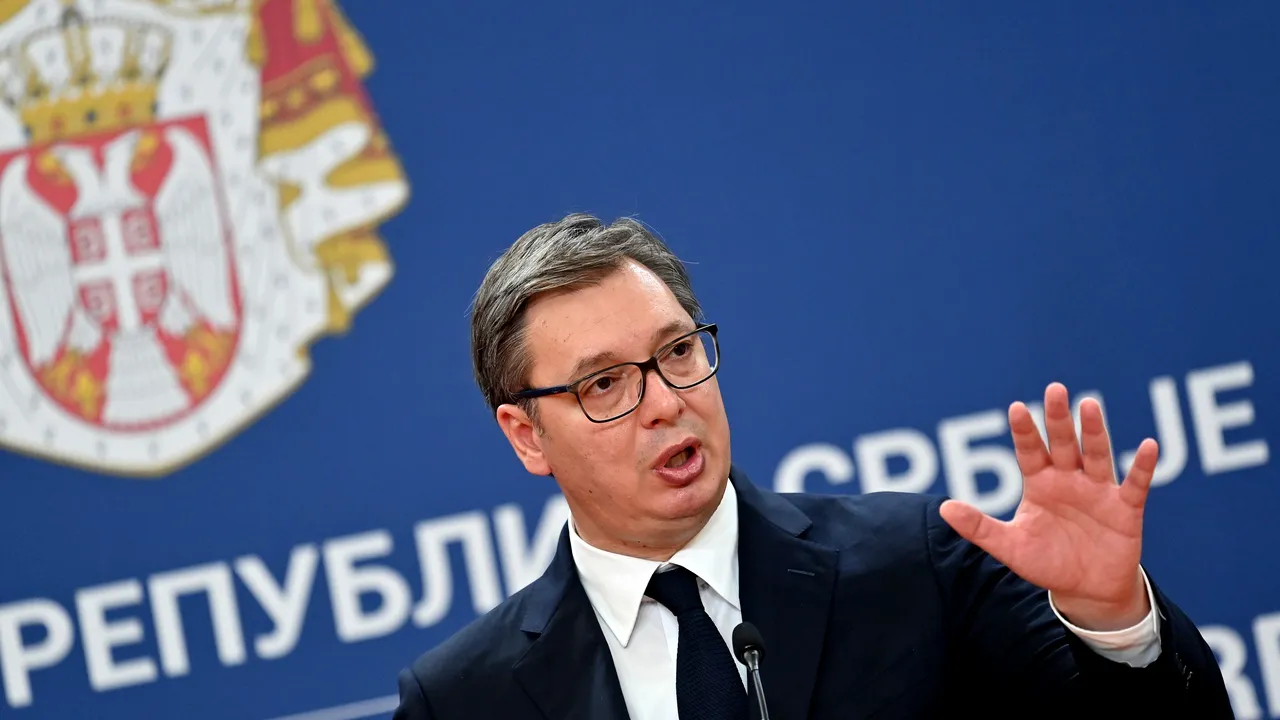 Alegeri în Serbia. Sârbii merg la urne pentru a-şi alege preşedintele şi parlamentul / Aleksandar Vucic şi Partidul său Progresist vs Zdravko Ponos şi Alianţa pentru Victorie