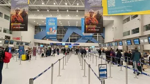 Trafic în condiții de ninsoare abundentă pe aeroporturile Capitalei. Zborurile pot întârzia