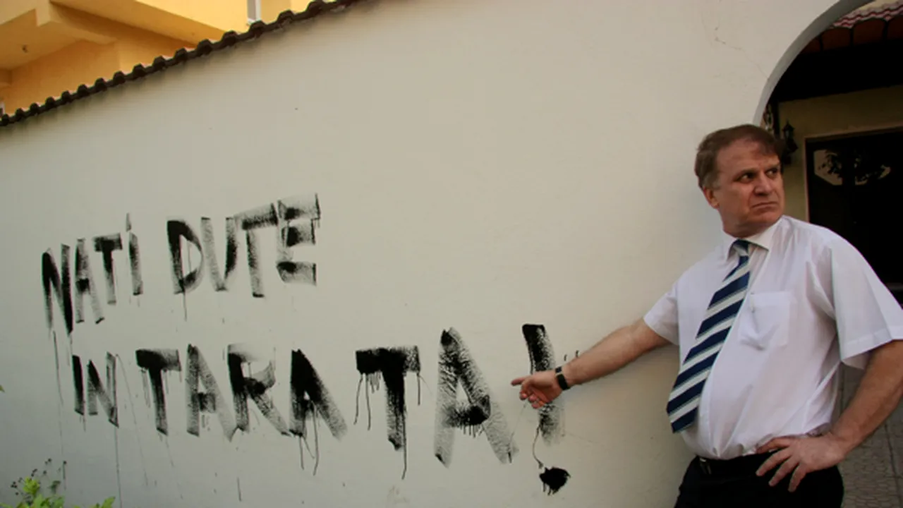 Nati Meir a reclamat la poliţie că pe zidul locuinţei sale au fost scrise ameninţări